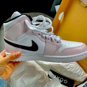 Wmns Air Jordan 1 Mid 'Barely Rose'